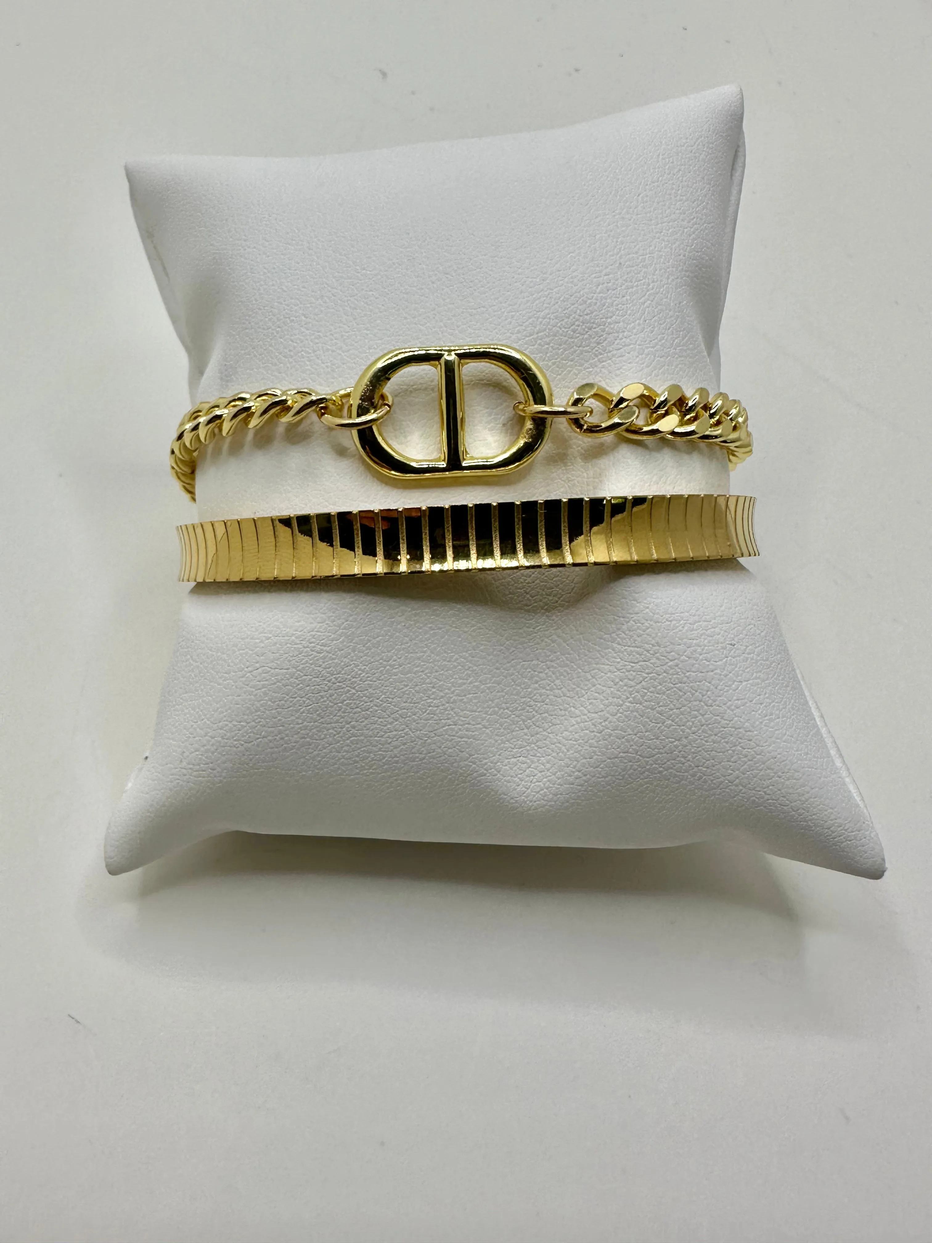 Magnetic Cuban Curb Bracelet with Carabiner